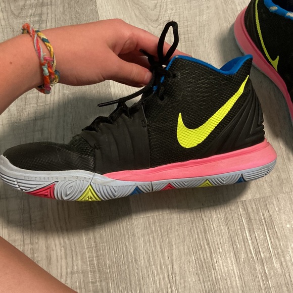 Kyrie just do it basketball shoes (discontinued) - Picture 3 of 3